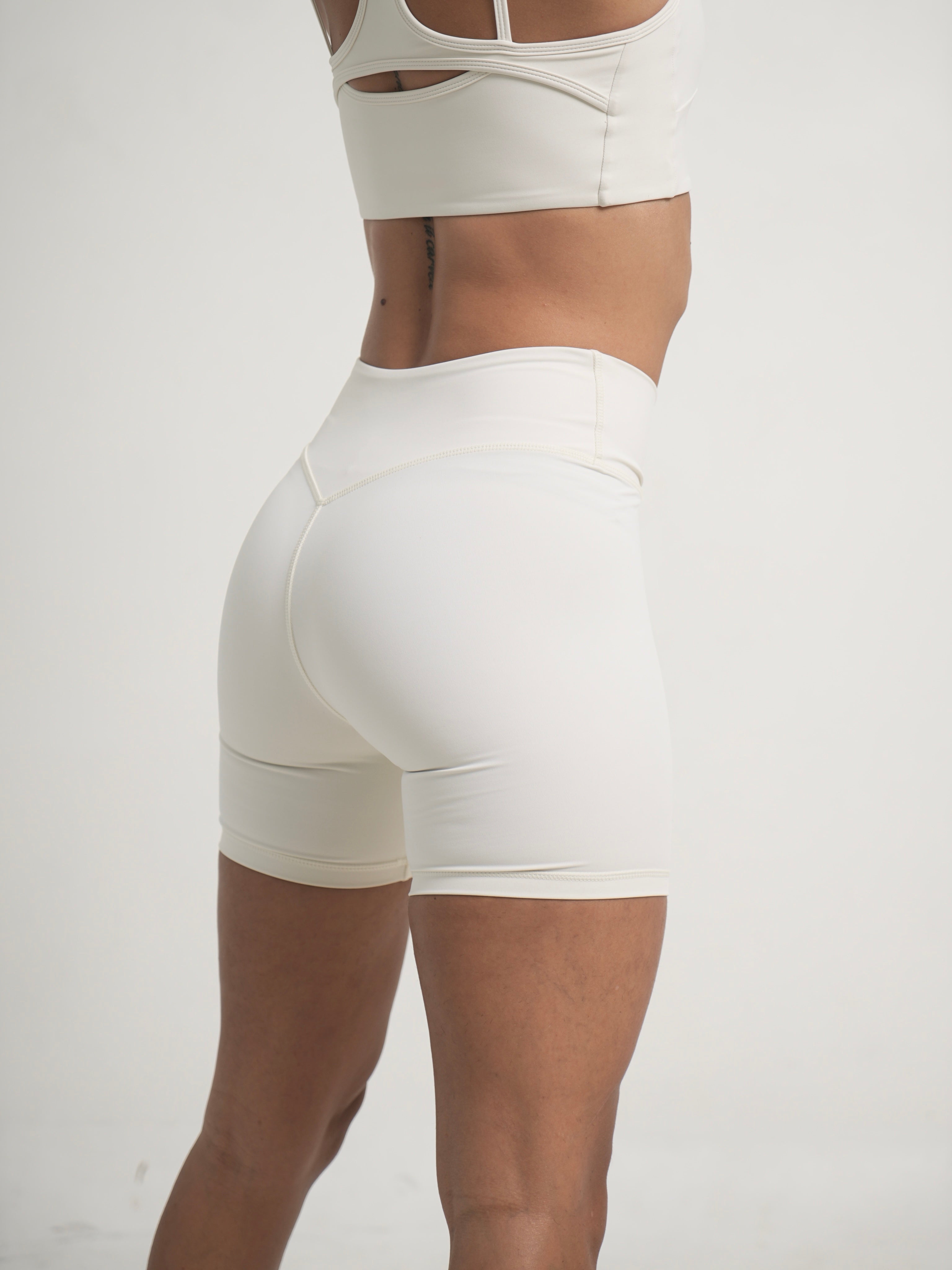L'AUDACE - Short taille haute en V